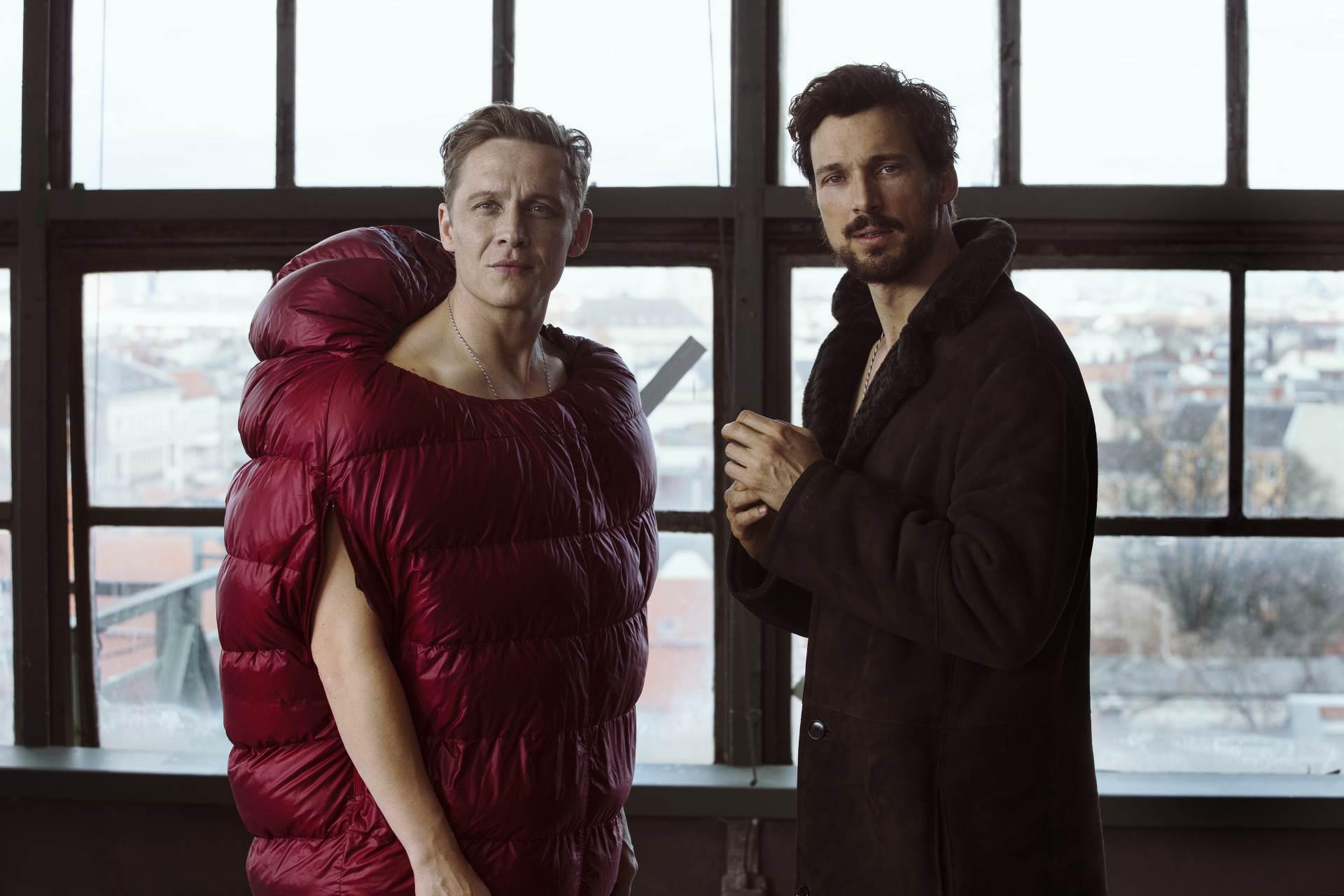 Matthias Schweighfer and Florian David Fitz in 100 Dinge (2018)