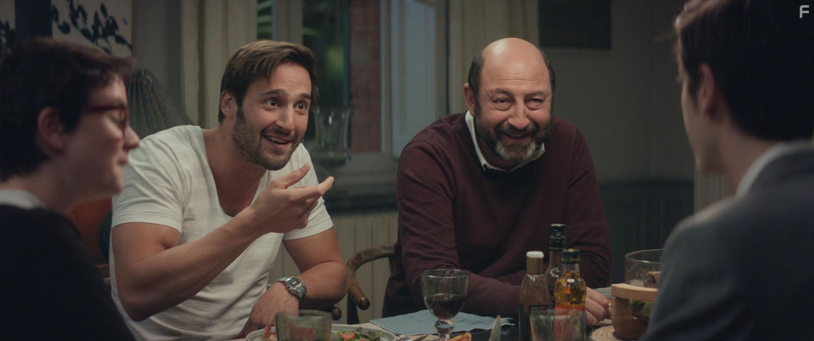 Kad Merad, Guillaume Labb, and Pauline Etienne in Le gendre de ma vie (2018)