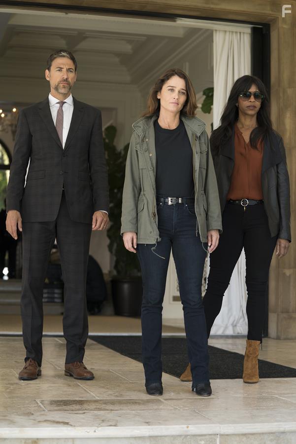 Robin Tunney, Merrin Dungey, and Adam Rayner in The Fix (2019)