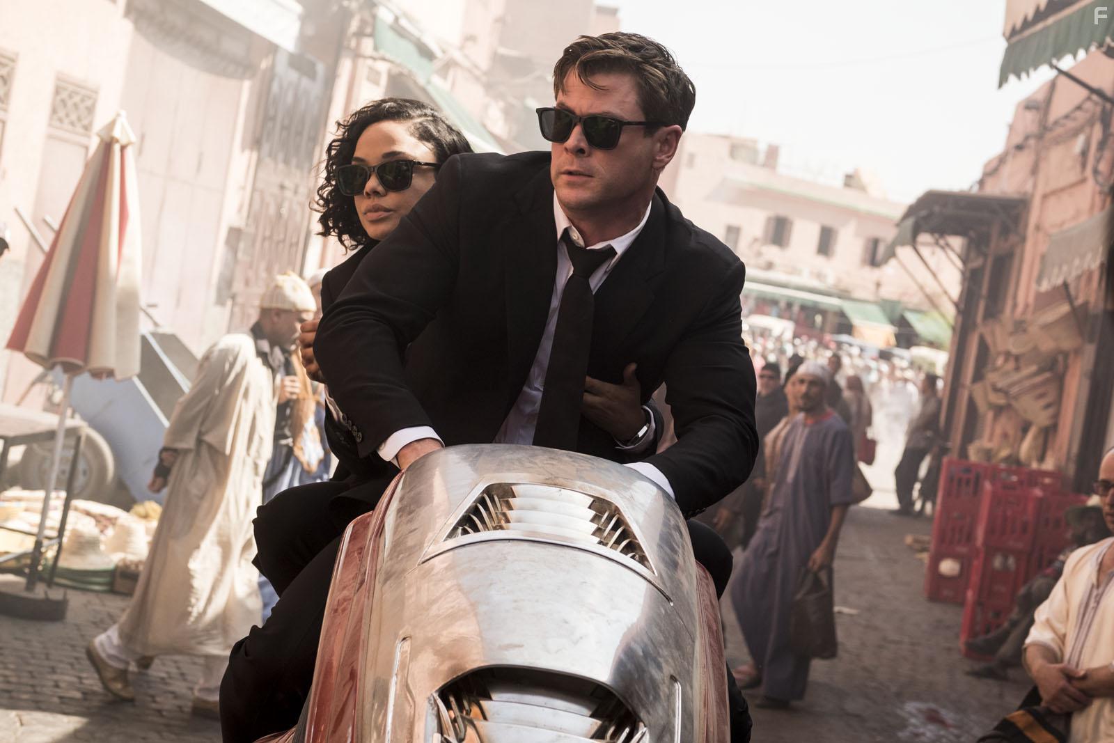Chris Hemsworth and Tessa Thompson in Men in Black: International (2019)