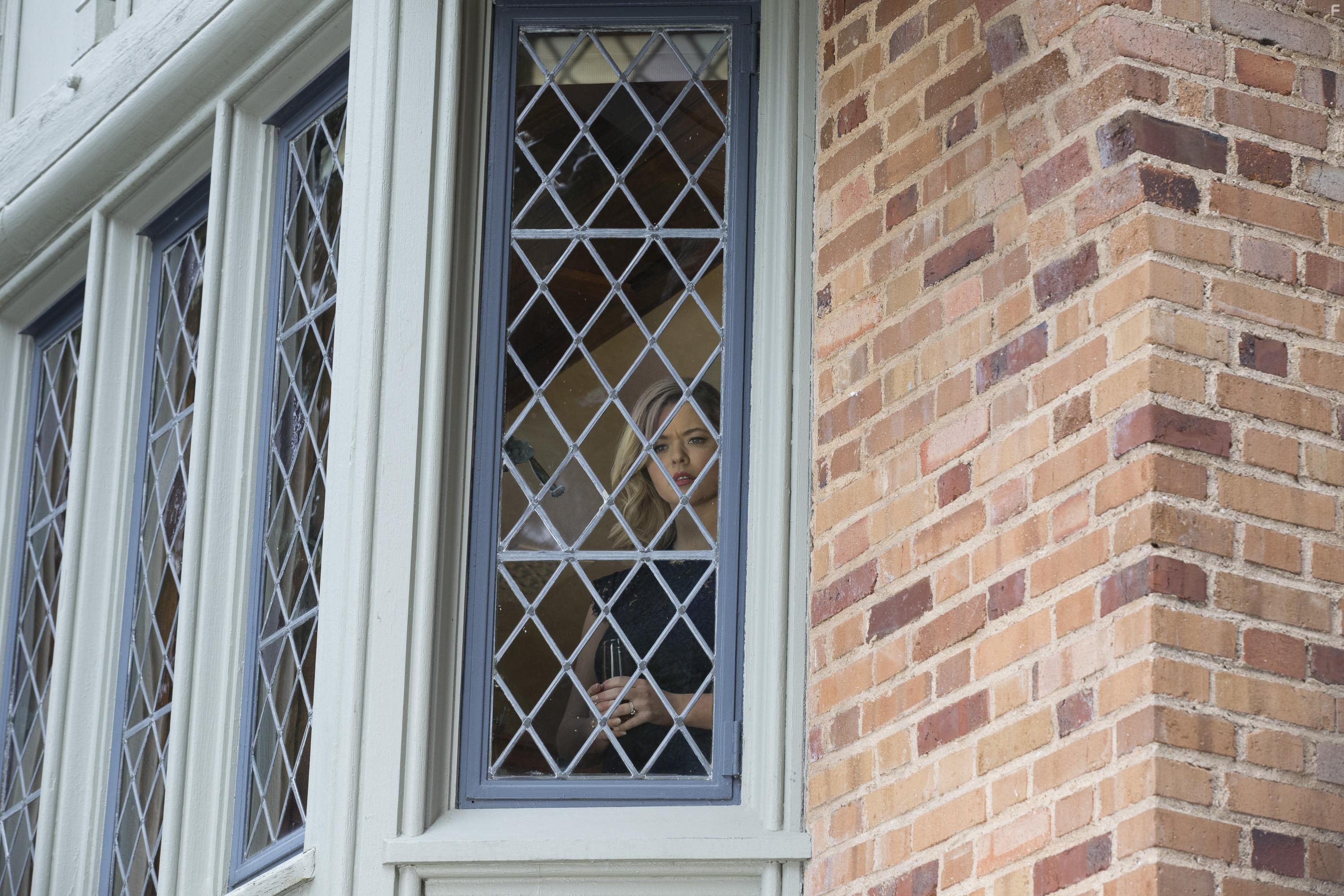 Sasha Pieterse in Pretty Little Liars: The Perfectionists (2019)