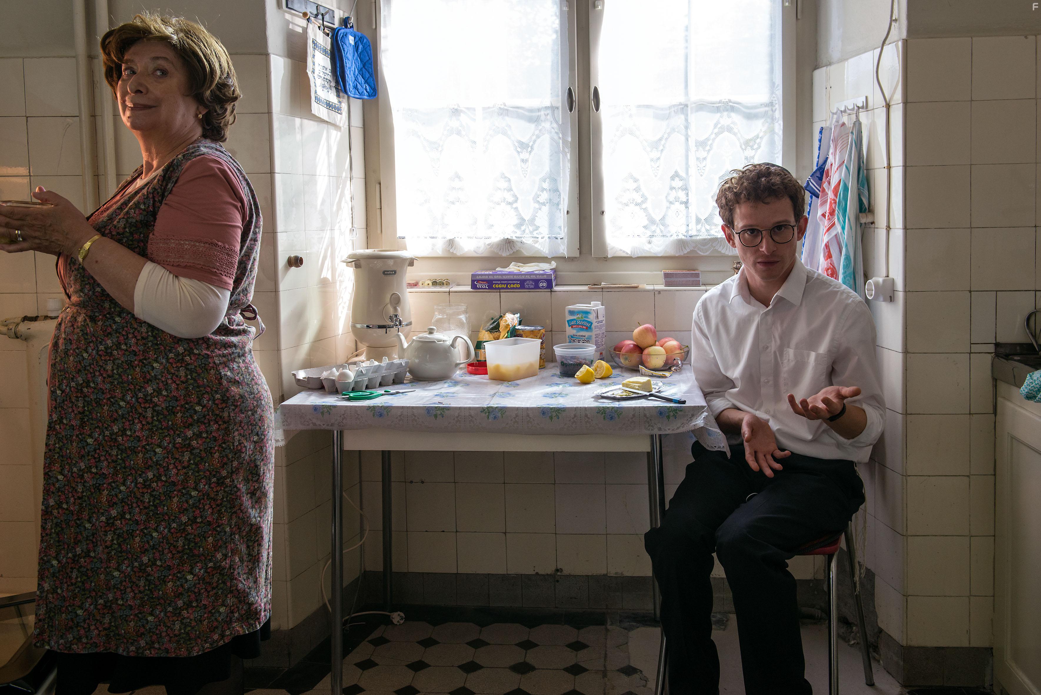 Inge Maux and Joel Basman in Wolkenbruchs wunderliche Reise in die Arme einer Schickse (2018)