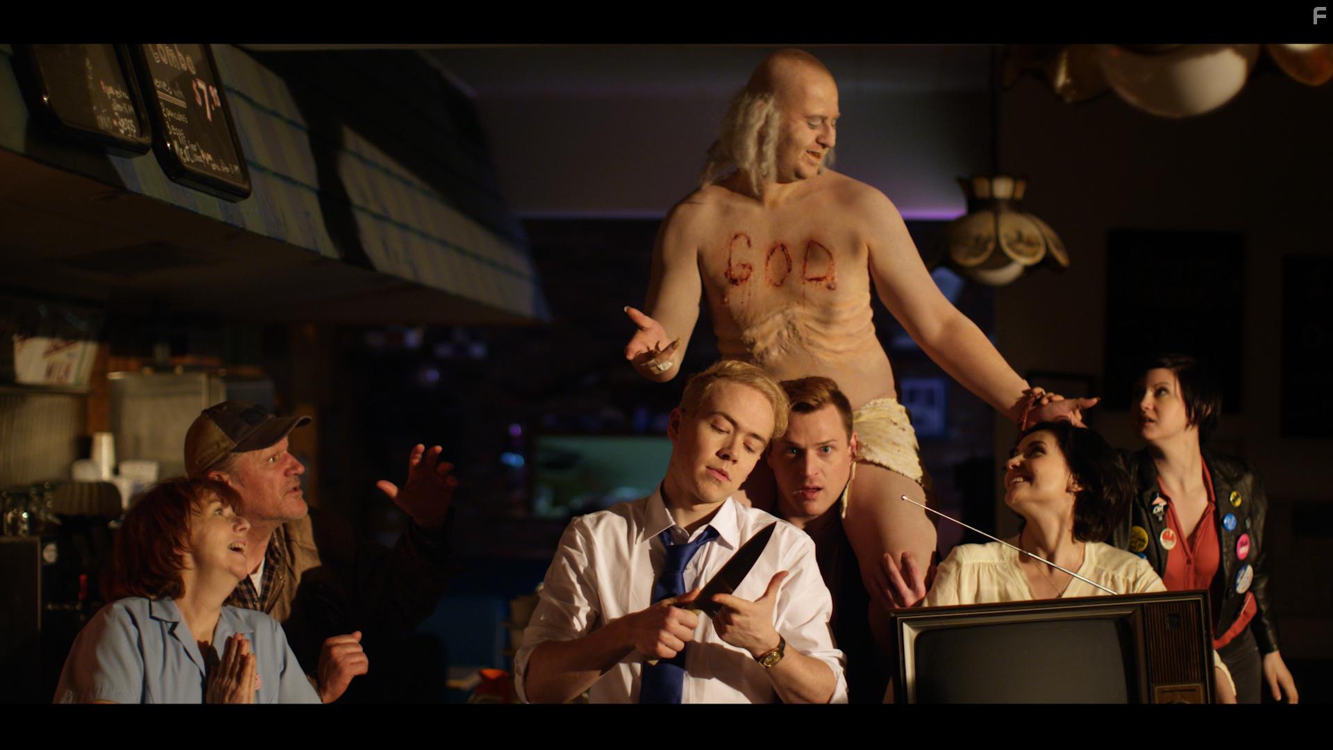 Neil Affleck, Doran Damon, Frances Townend, Justyna Bochanysz, Kenton Blythe, Storie Serres, and Zach MacKendrick in Sandman: 24 Hour Diner (2017)