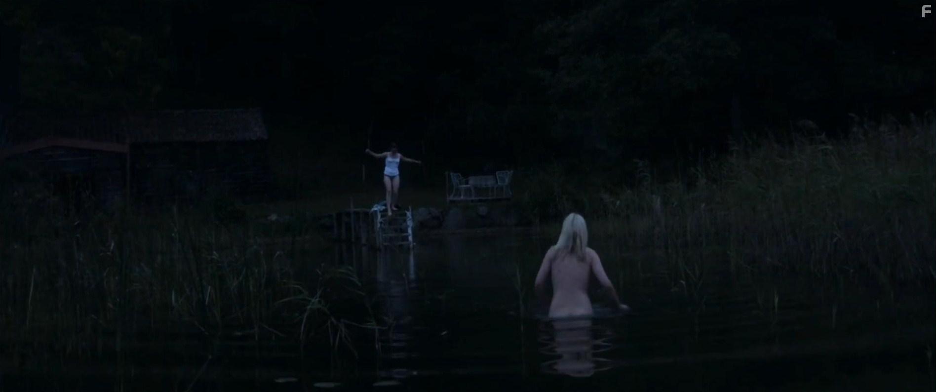 Ellen Dorrit Petersen and Cosmina Stratan in Shelley (2016)