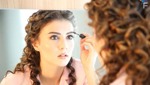 Burcu zberk in Sahane Damat (2016)