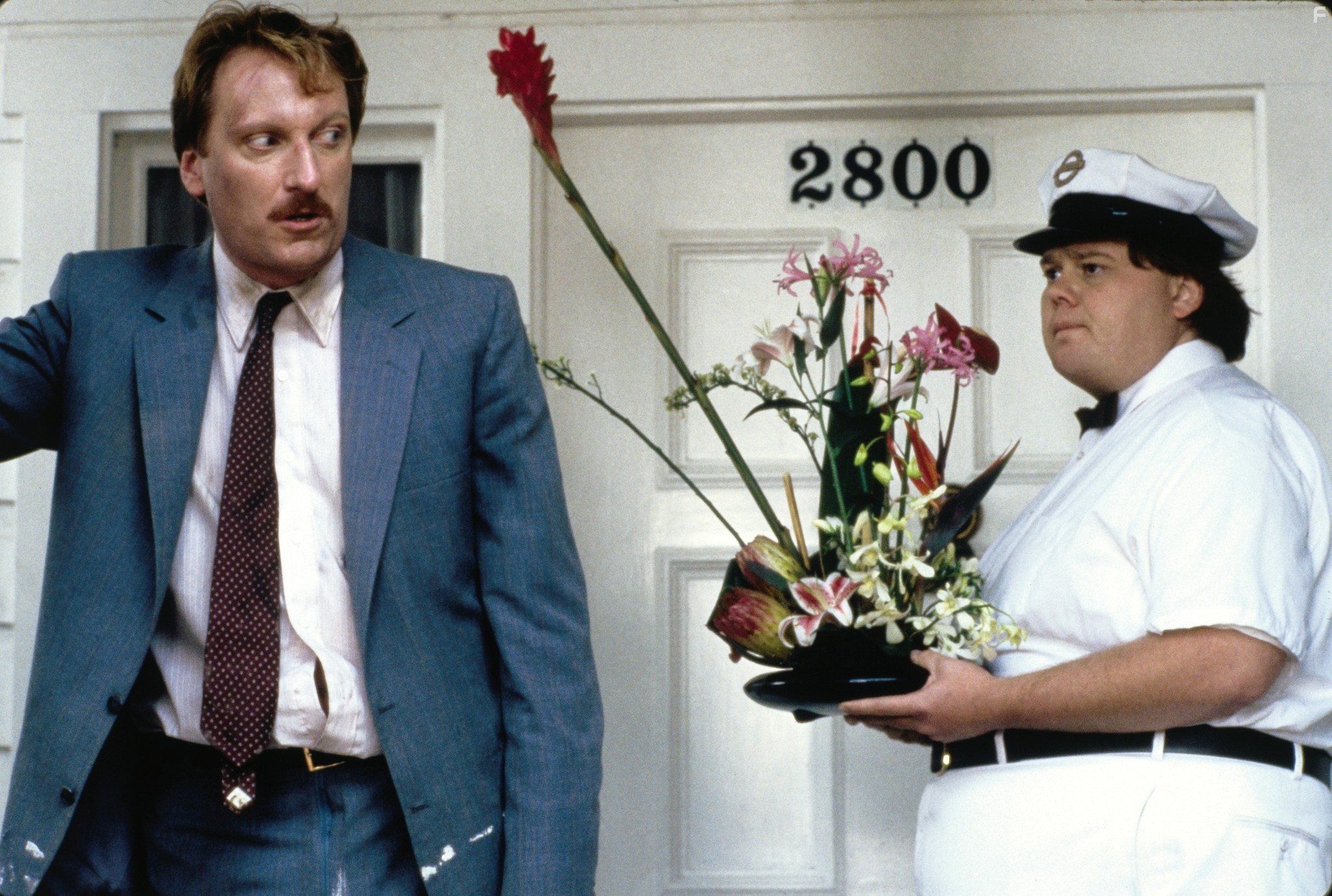 Jeffrey Jones and Louie Anderson in Выходной день Ферриса Бьюллера (1986)