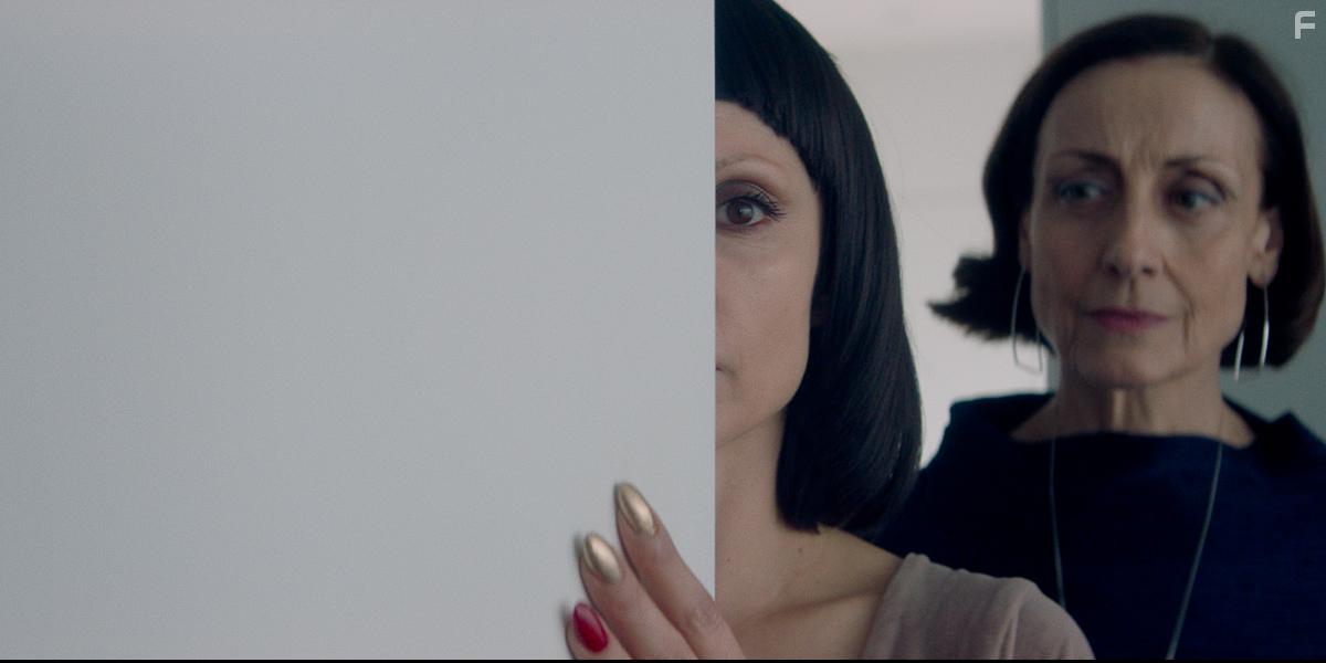 Carme Elias and Najwa Nimri in Quin te cantar (2018)