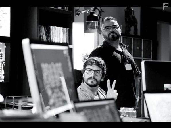 Ahmet Kural and Seluk Aydemir in Ailecek Saskiniz (2018)