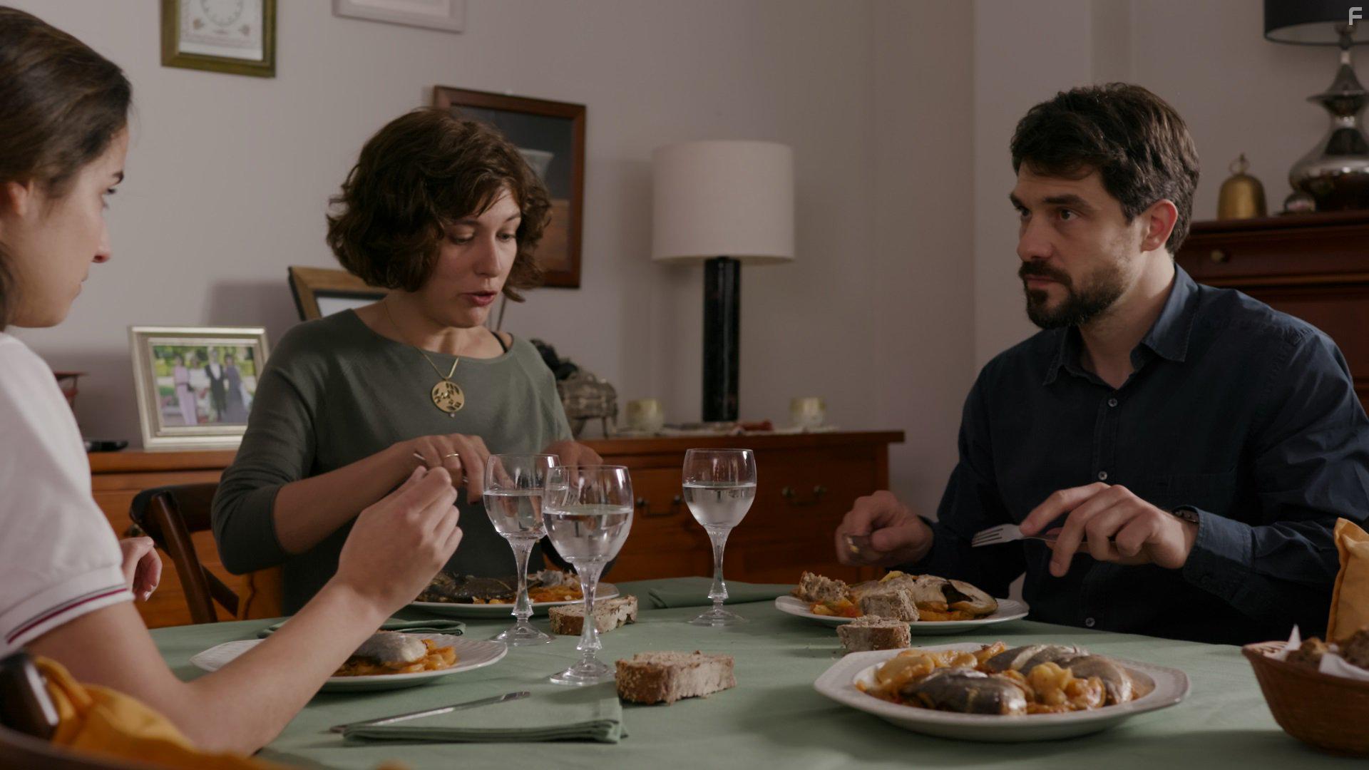 Sara Sanz and Toni Salgado in O sabor das margaridas (2018)