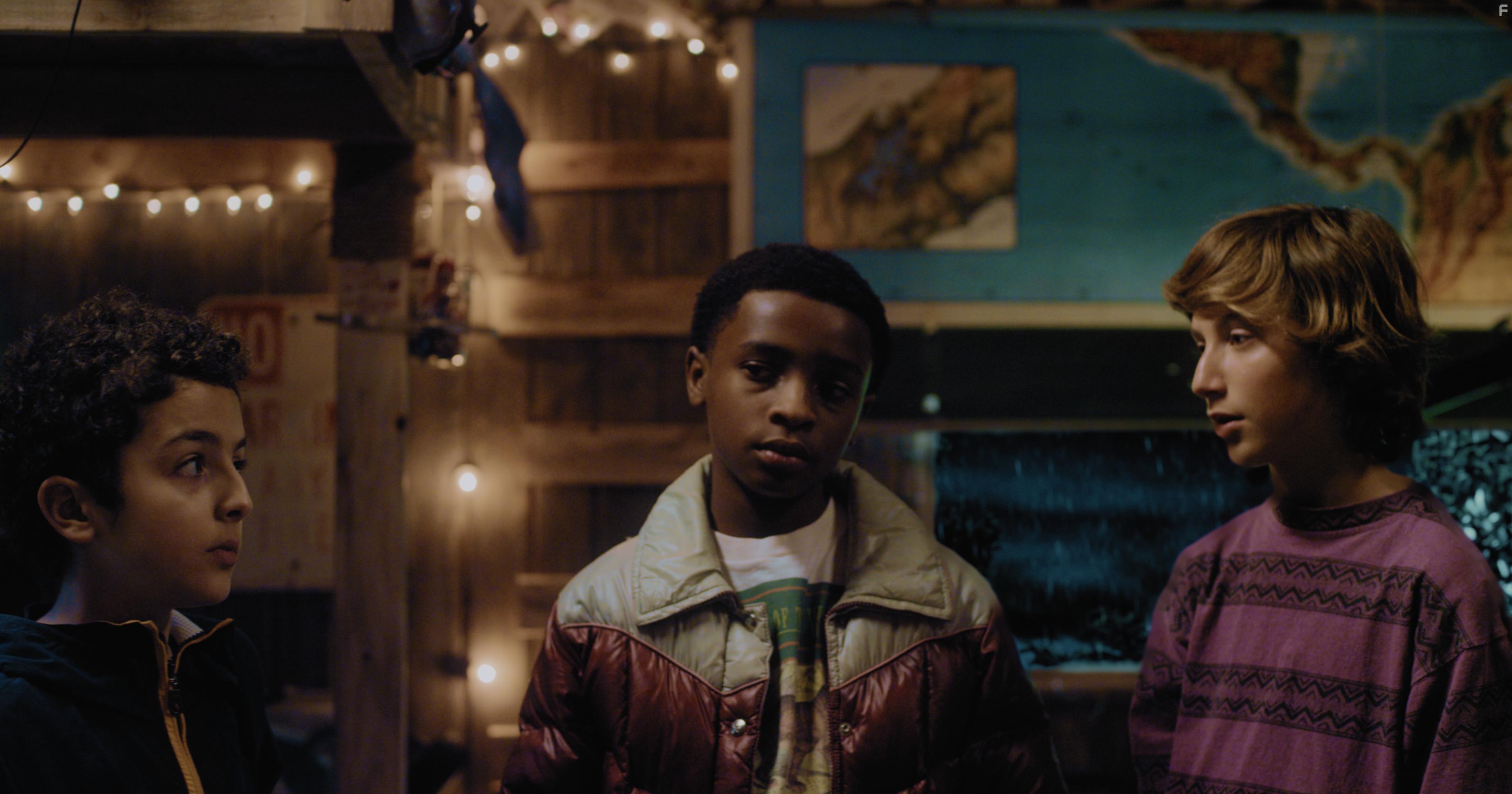 Caleel Harris, Steele Stebbins, and Elisha Henig in Tree House Time Machine (2017)