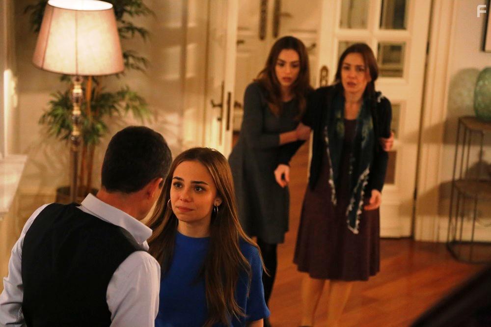 Fikret Kuskan, Deniz Ugur, and Bahar Sahin in Zalim Istanbul: Episode #1.2 (2019)