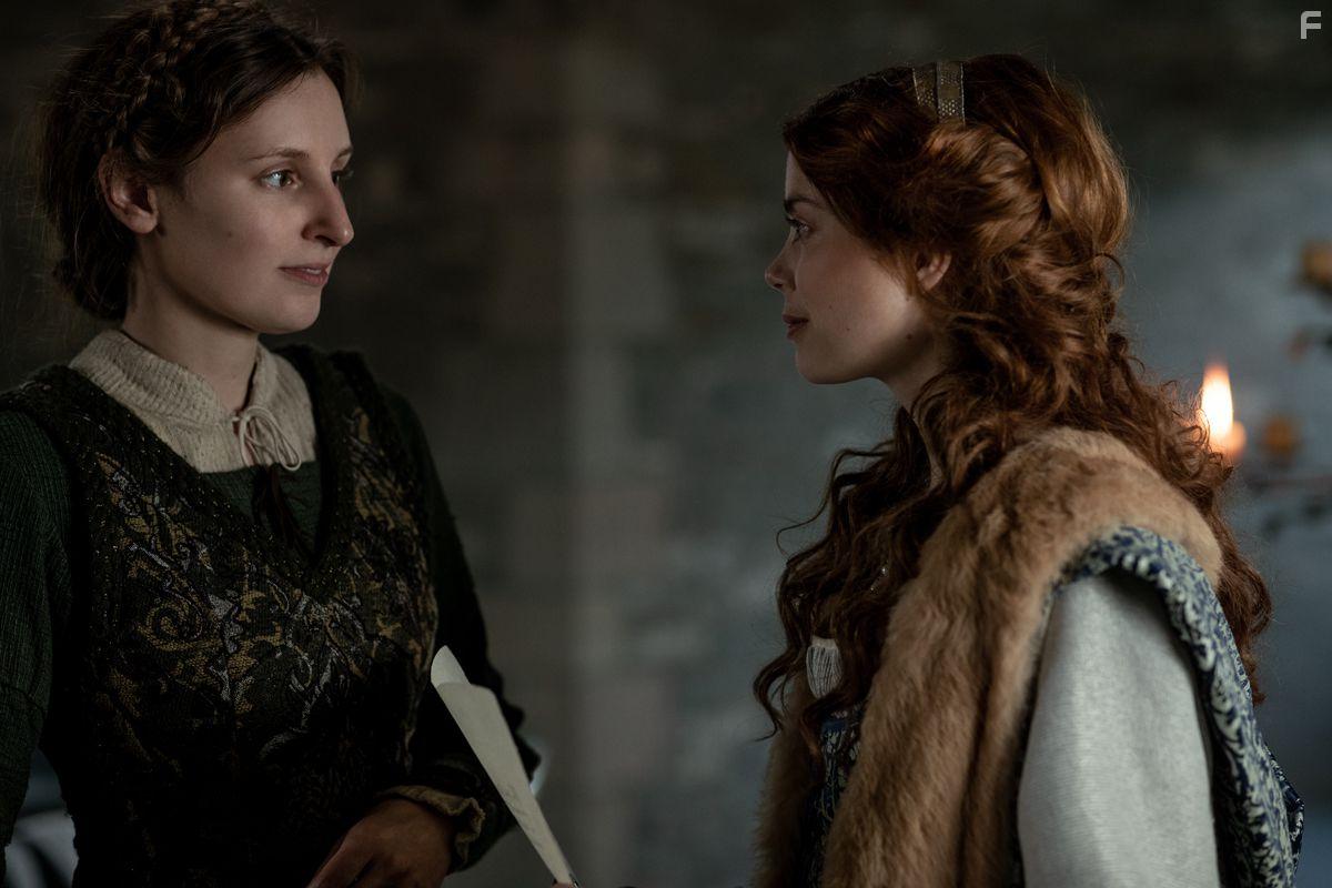 Charlotte Hope and Laura Carmichael in The Spanish Princess (2019)