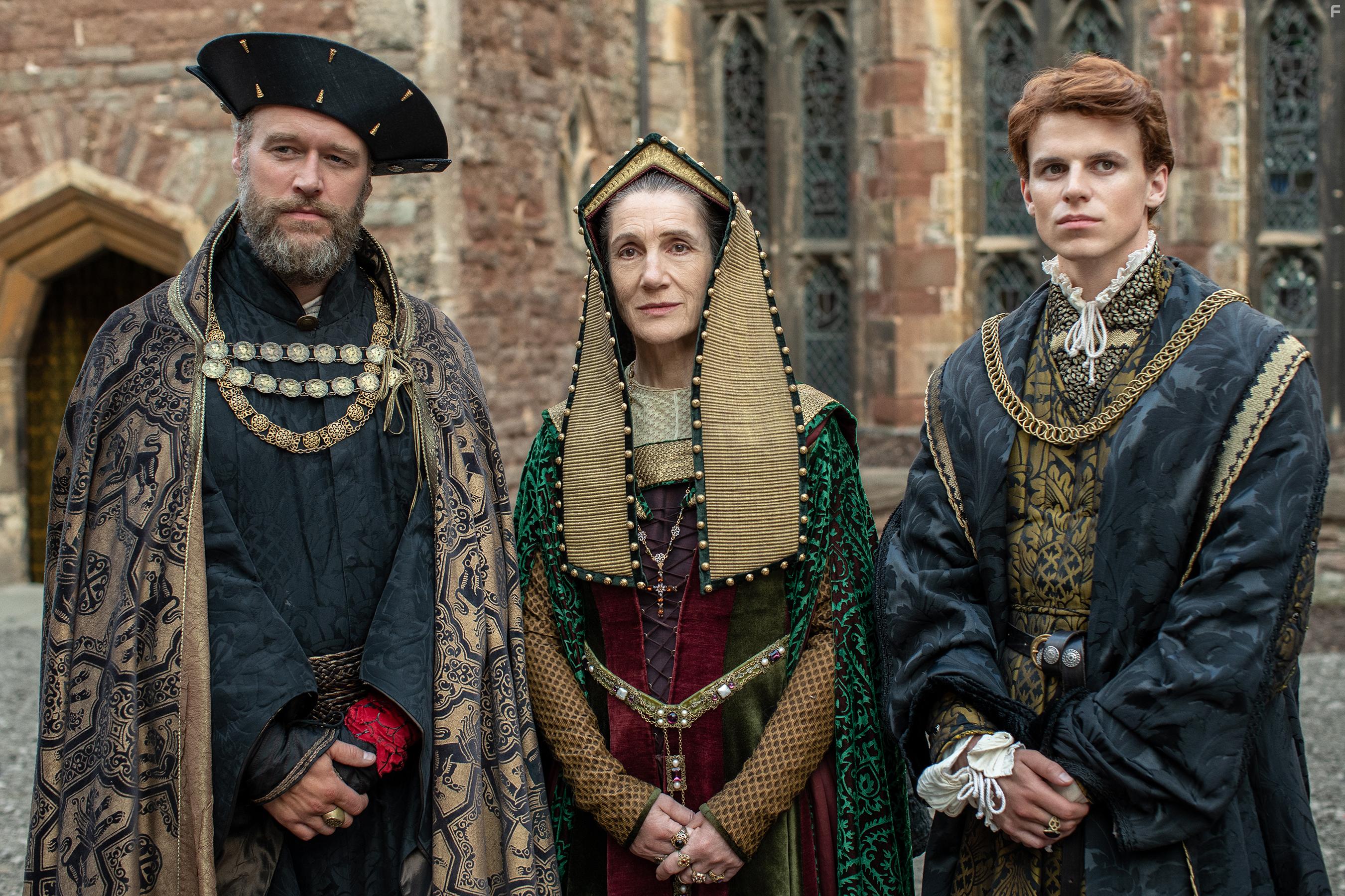 Harriet Walter, Elliot Cowan, and Ruairi O'Connor in The Spanish Princess (2019)