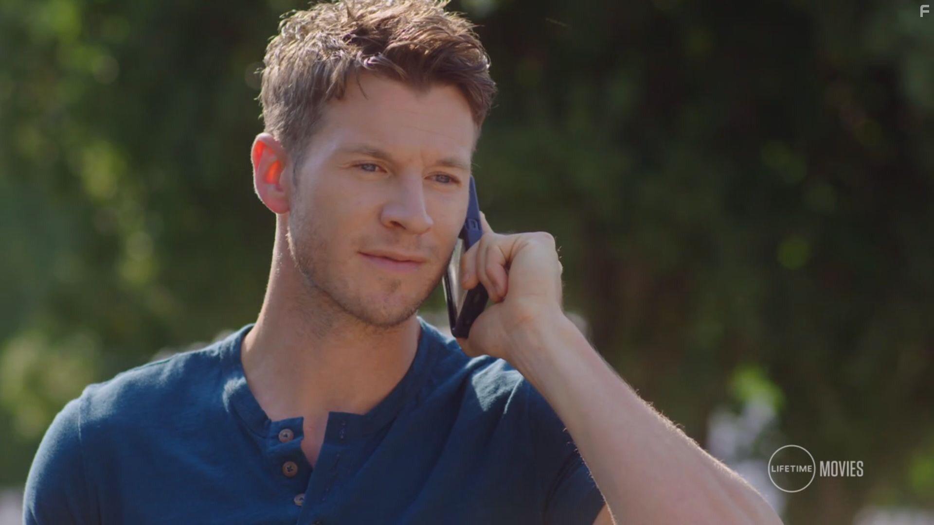 Chad Michael Collins in Home Invaders (2018)