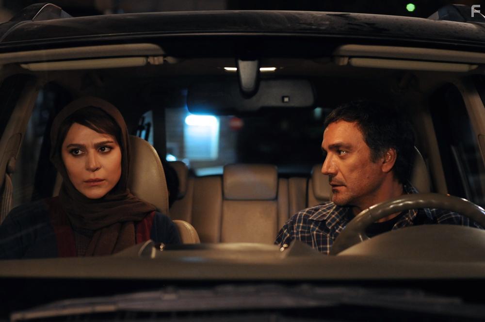 Sahar Dolatshahi and Alireza Aghakhani in Varoonegi (2016)