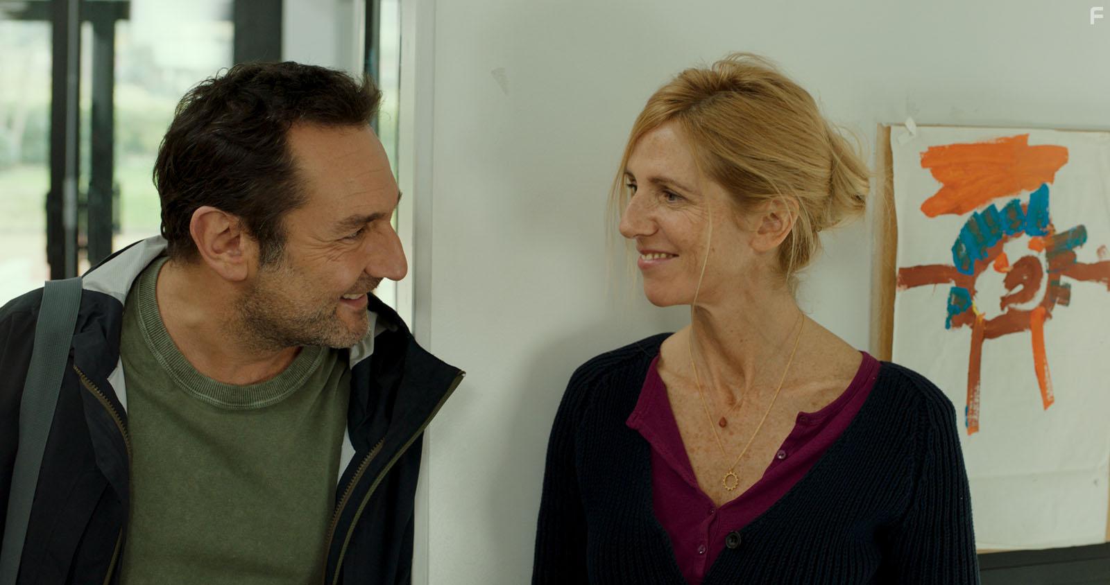 Sandrine Kiberlain and Gilles Lellouche in Pupille (2018)