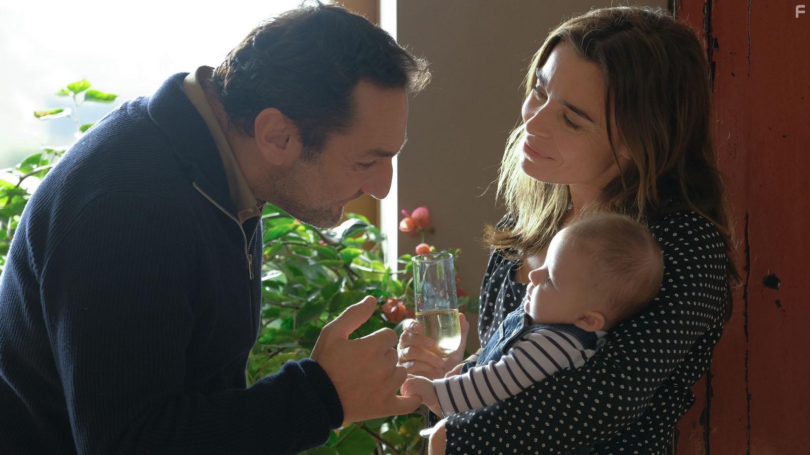 lodie Bouchez and Gilles Lellouche in Pupille (2018)