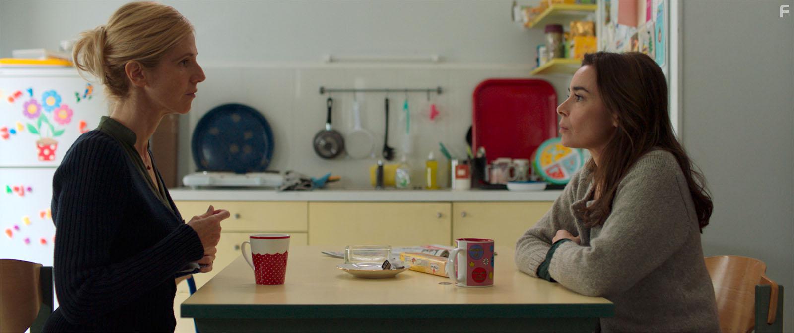 lodie Bouchez and Sandrine Kiberlain in Pupille (2018)