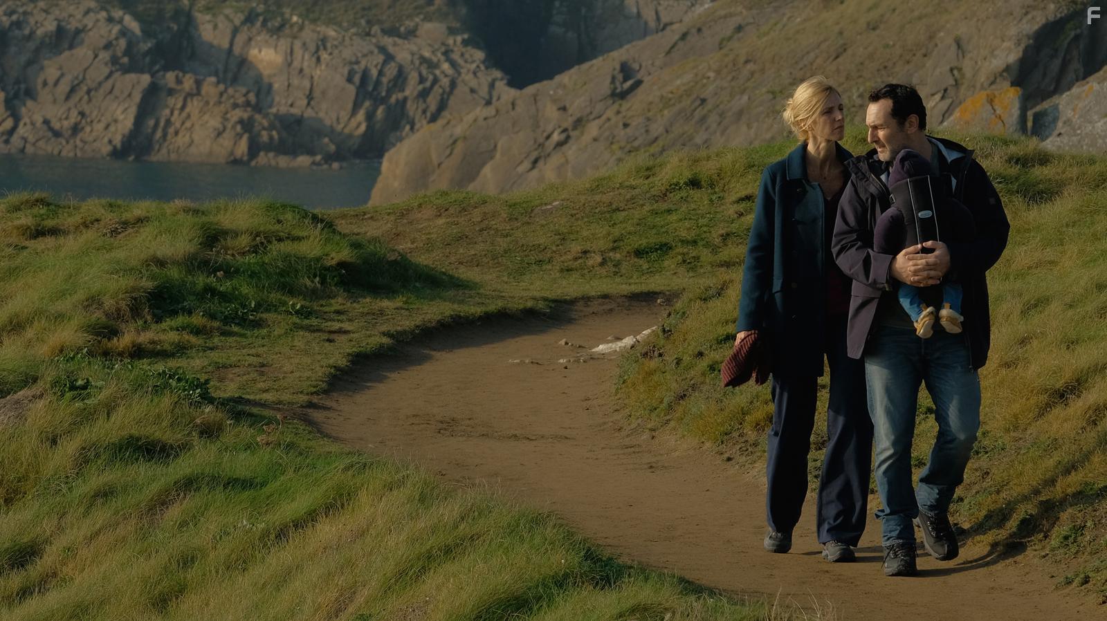 Sandrine Kiberlain and Gilles Lellouche in Pupille (2018)