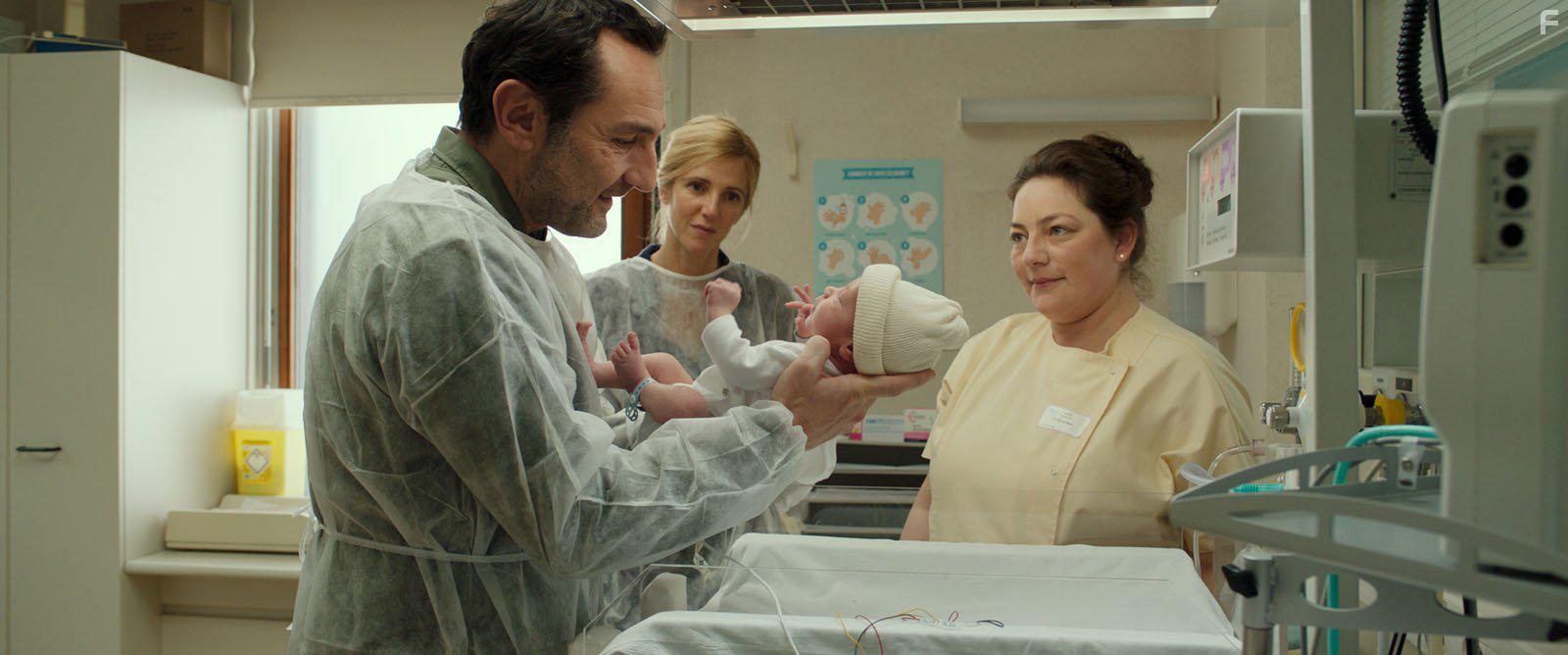 Sandrine Kiberlain and Gilles Lellouche in Pupille (2018)