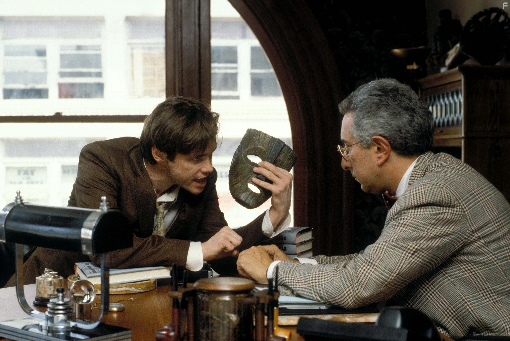 Jim Carrey and Ben Stein in Маска (1994)