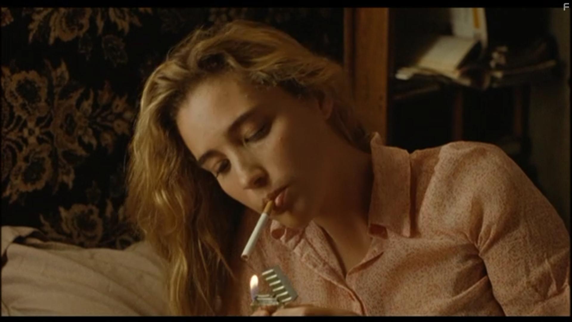 Vahina Giocante in La blonde aux seins nus (2010)