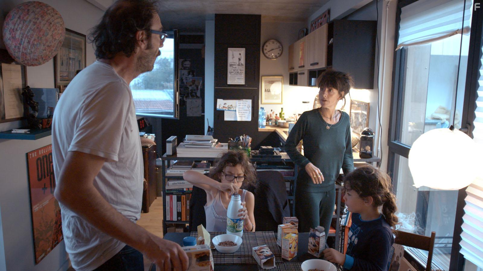 Romane Bohringer and Philippe Rebbot in L'amour flou (2018)