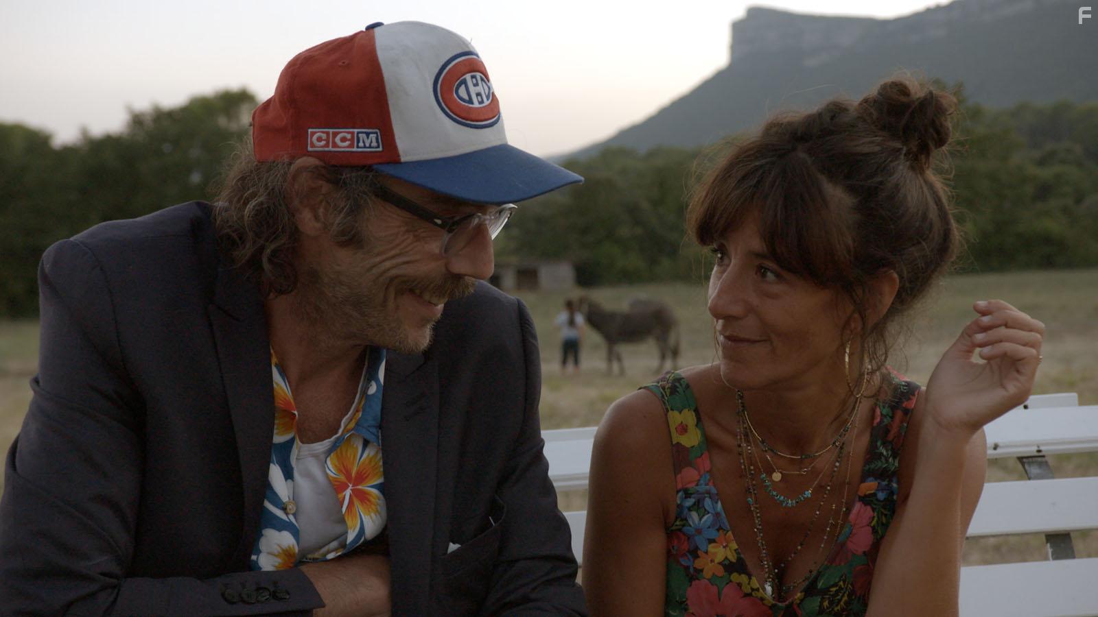 Romane Bohringer and Philippe Rebbot in L'amour flou (2018)