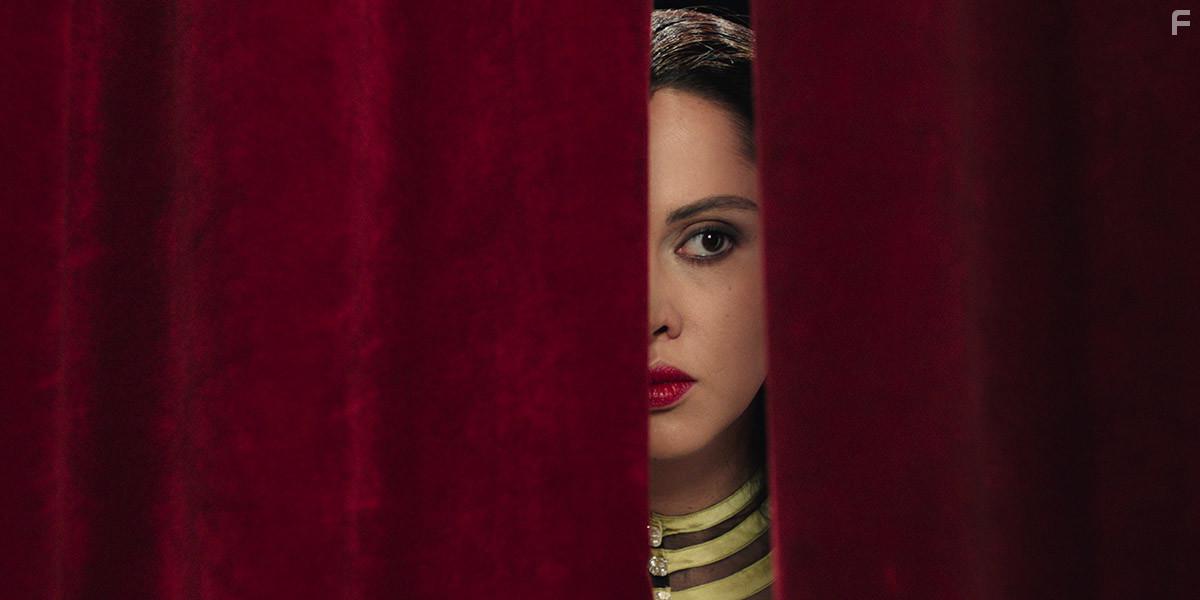 Yasmin Raeis in Looking for Oum Kulthum (2017)