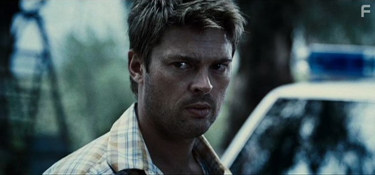 Karl Urban in И наступит тьма (2010)