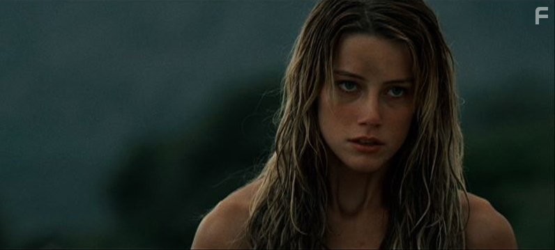 Amber Heard in И наступит тьма (2010)