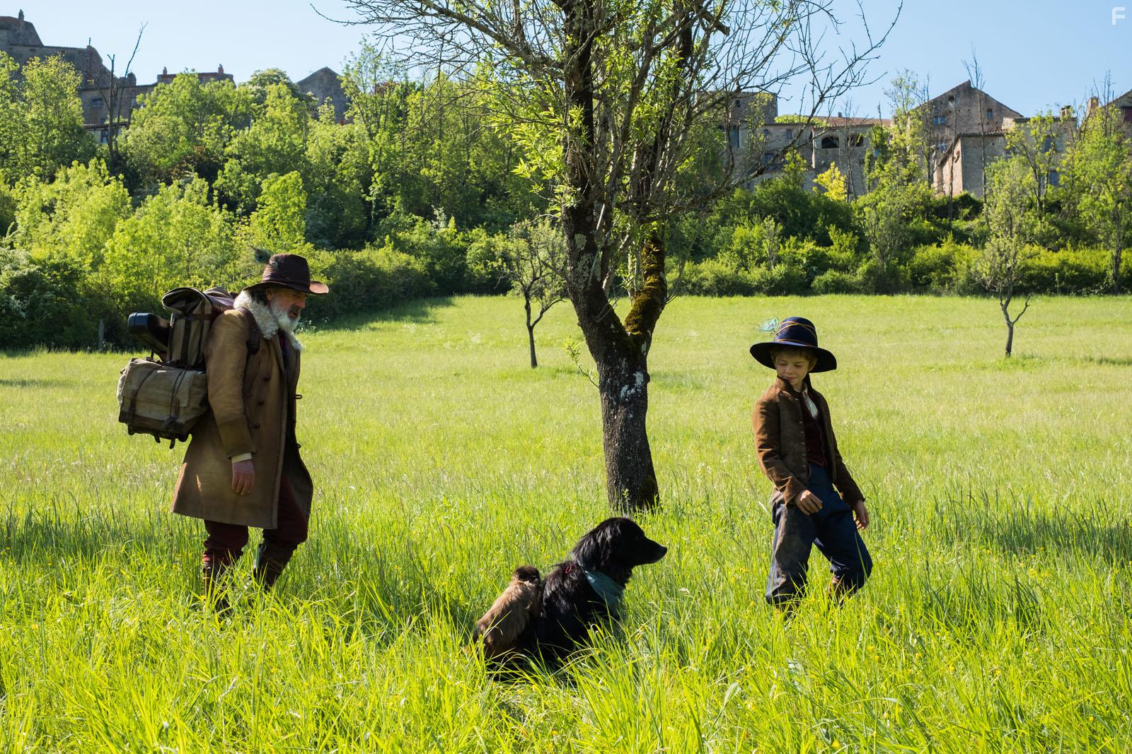 Daniel Auteuil and Maleaume Paquin in Rmi sans famille (2018)