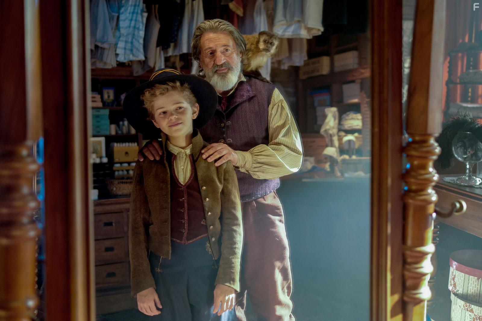 Daniel Auteuil and Maleaume Paquin in Rmi sans famille (2018)