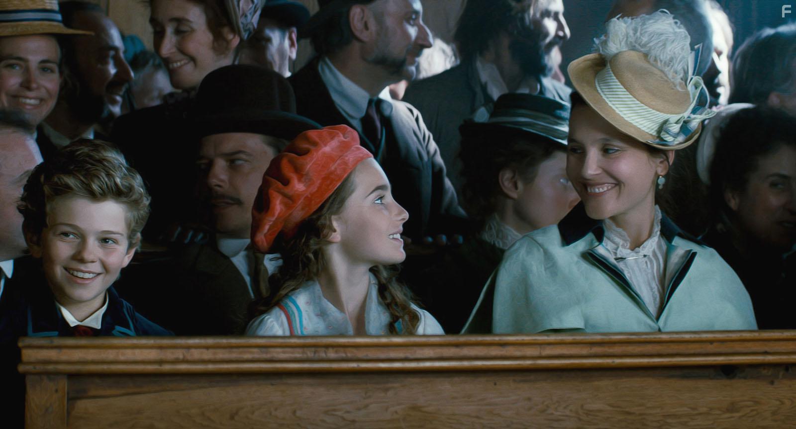 Virginie Ledoyen, Albane Masson, and Maleaume Paquin in Rmi sans famille (2018)