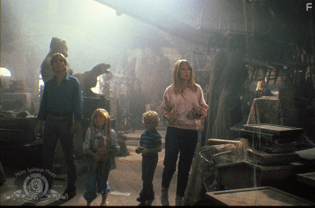 Kristy Swanson, Jeb Stuart Adams, Ben Ryan Ganger, and Lindsay Parker in Цветы на чердаке (1987)