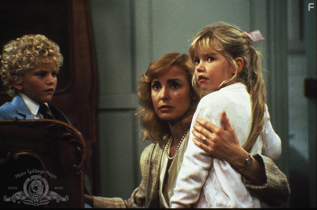 Victoria Tennant, Ben Ryan Ganger, and Lindsay Parker in Цветы на чердаке (1987)