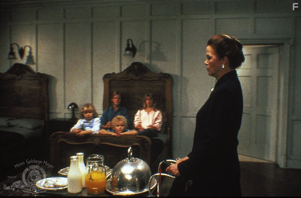 Louise Fletcher in Цветы на чердаке (1987)