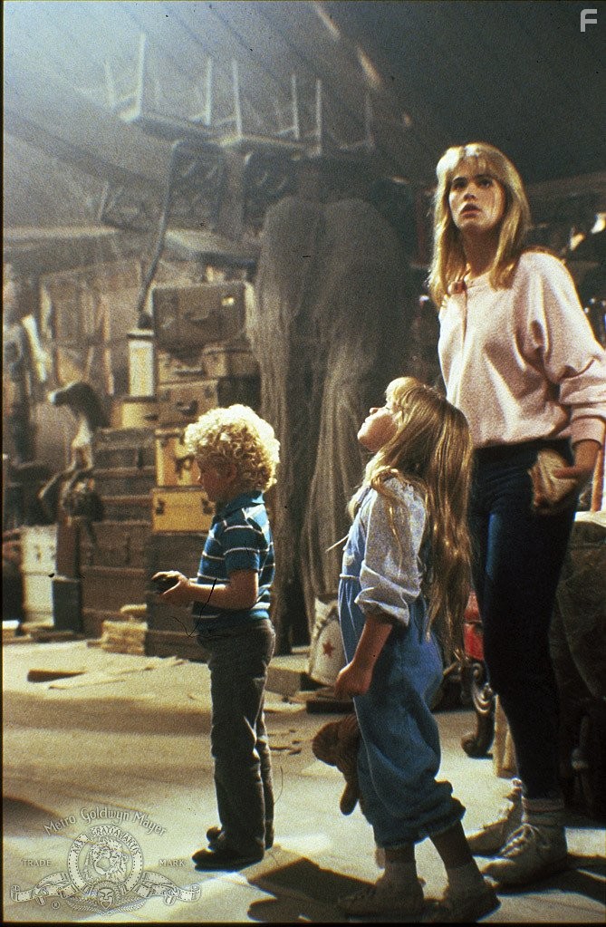 Kristy Swanson, Ben Ryan Ganger, and Lindsay Parker in Цветы на чердаке (1987)