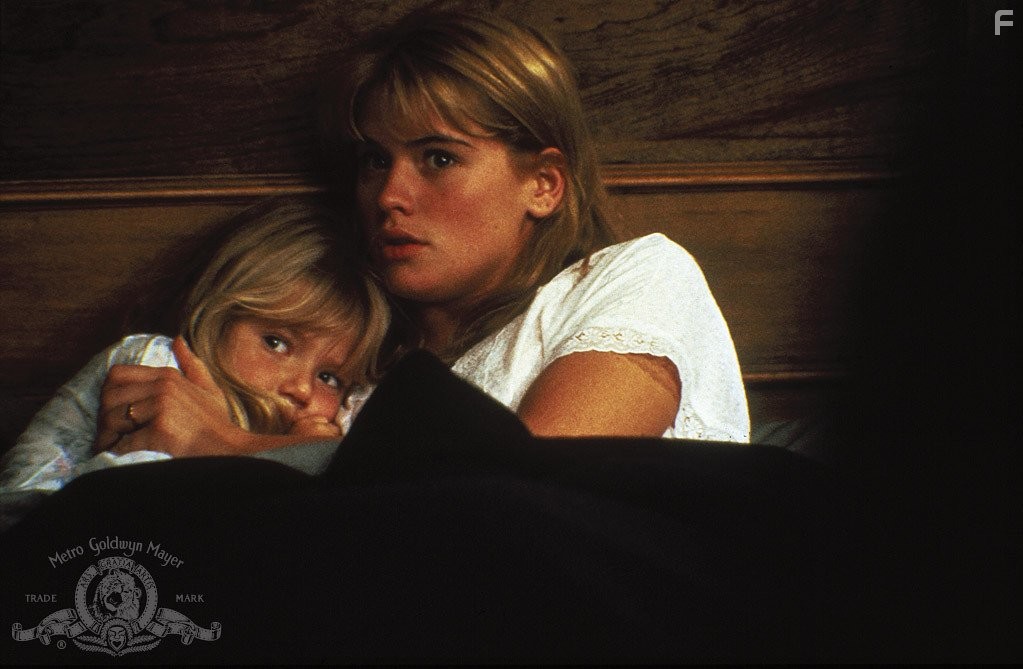 Kristy Swanson and Lindsay Parker in Цветы на чердаке (1987)