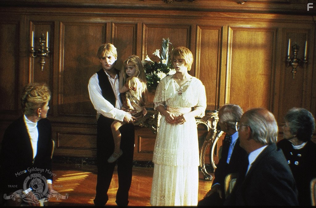 Цветы на чердаке