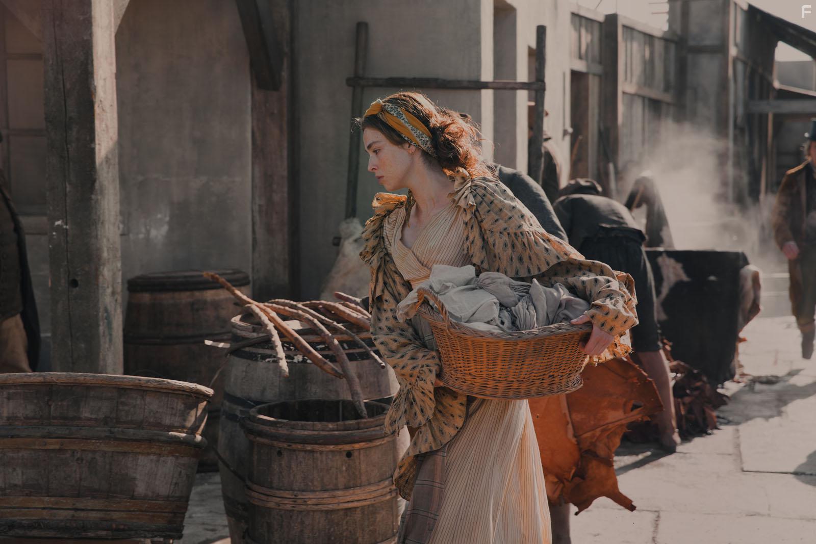 Freya Mavor in L'Empereur de Paris (2018)