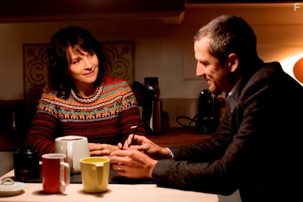 Juliette Binoche and Guillaume Canet in Doubles vies (2018)