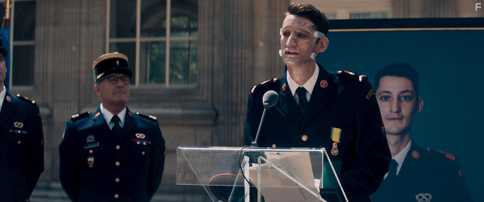 Pierre Niney in Sauver ou prir (2018)