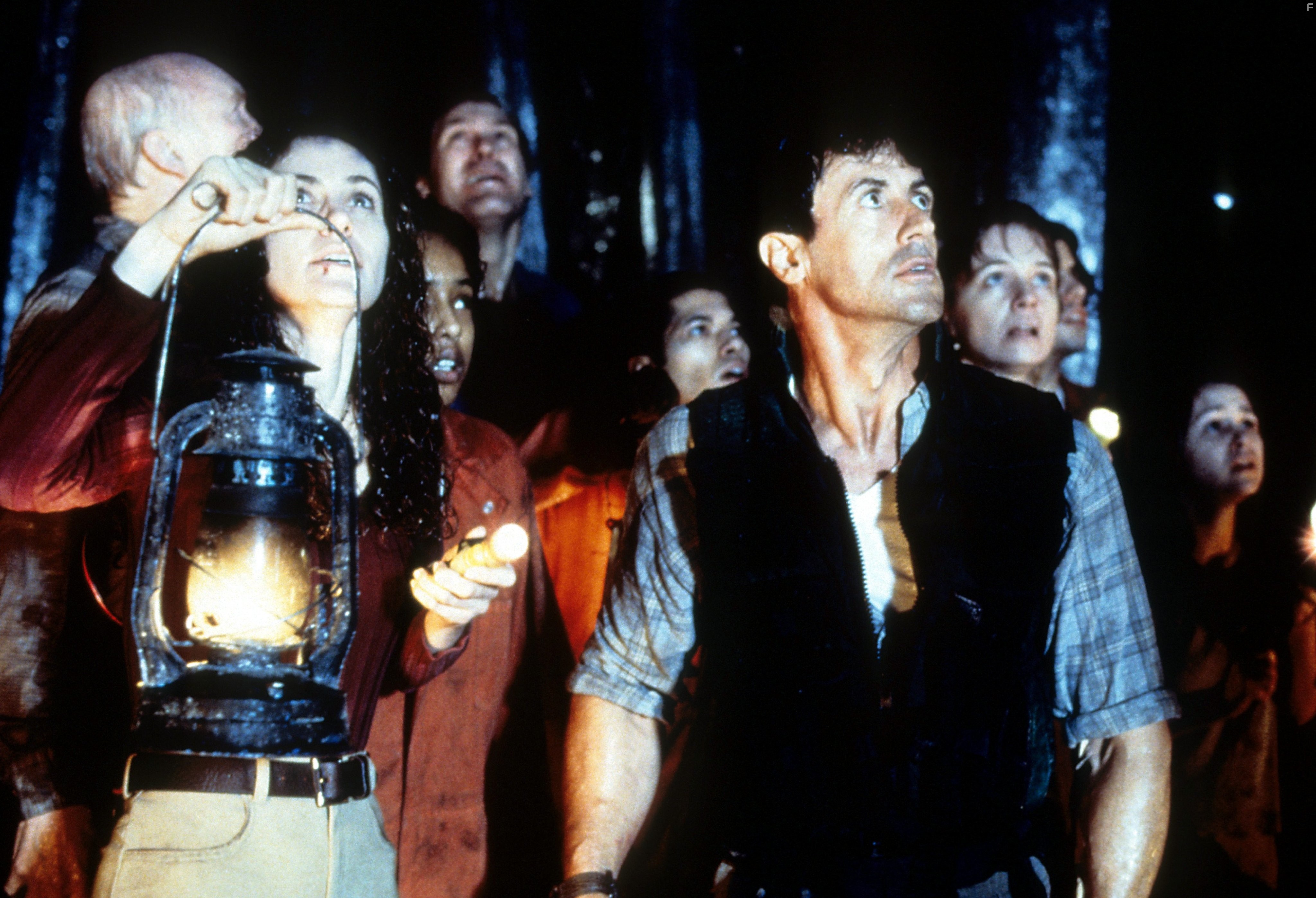 Sylvester Stallone, Amy Brenneman, Trina McGee, Colin Fox, Danielle Harris, Jay O. Sanders, Renoly Santiago, Sage Stallone, and Karen Young in Дневной свет (1996)
