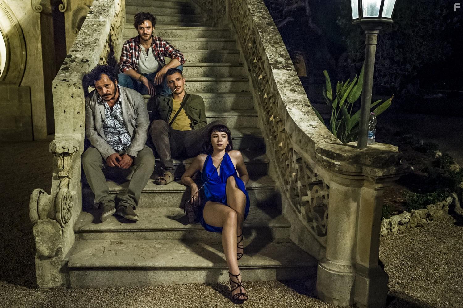 Antonio Gerardi, Lorenzo Richelmy, Eugenio Franceschini, and Matilda De Angelis in Una vita spericolata (2018)