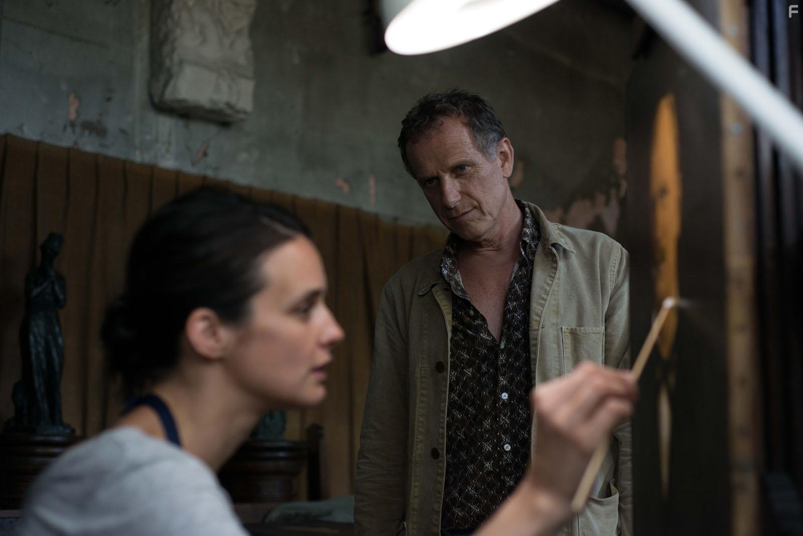 Charles Berling in Un beau voyou (2018)