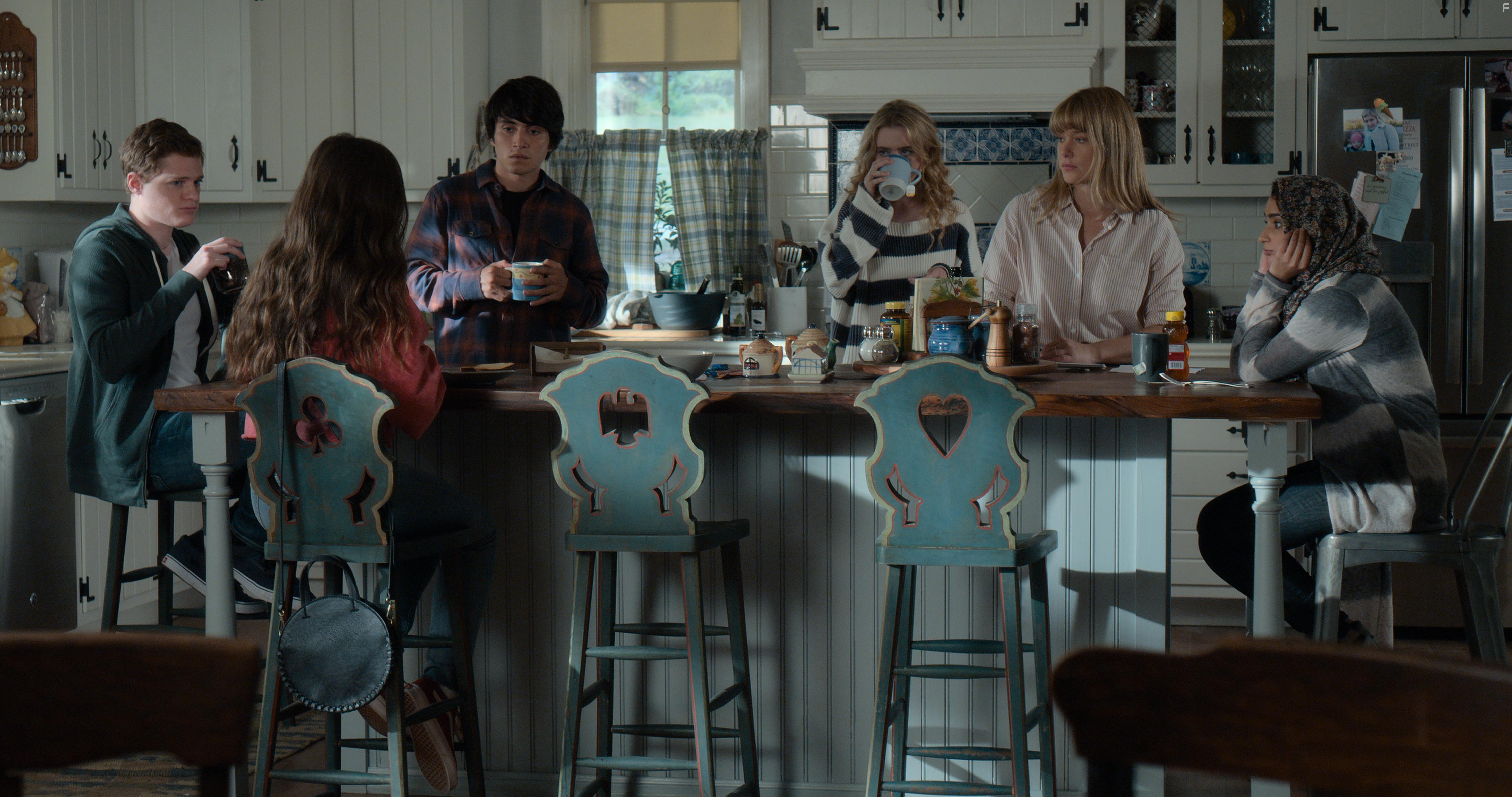 Kathryn Newton, Jos Julin, Sean Berdy, Gideon Adlon, Rachel Keller, and Salena Qureshi in The Society (2019)