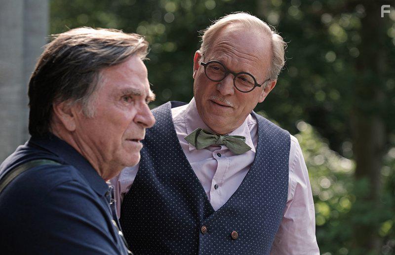 Ulrich Tukur and Elmar Wepper in Grner wird's nicht, sagte der Grtner und flog davon (2018)