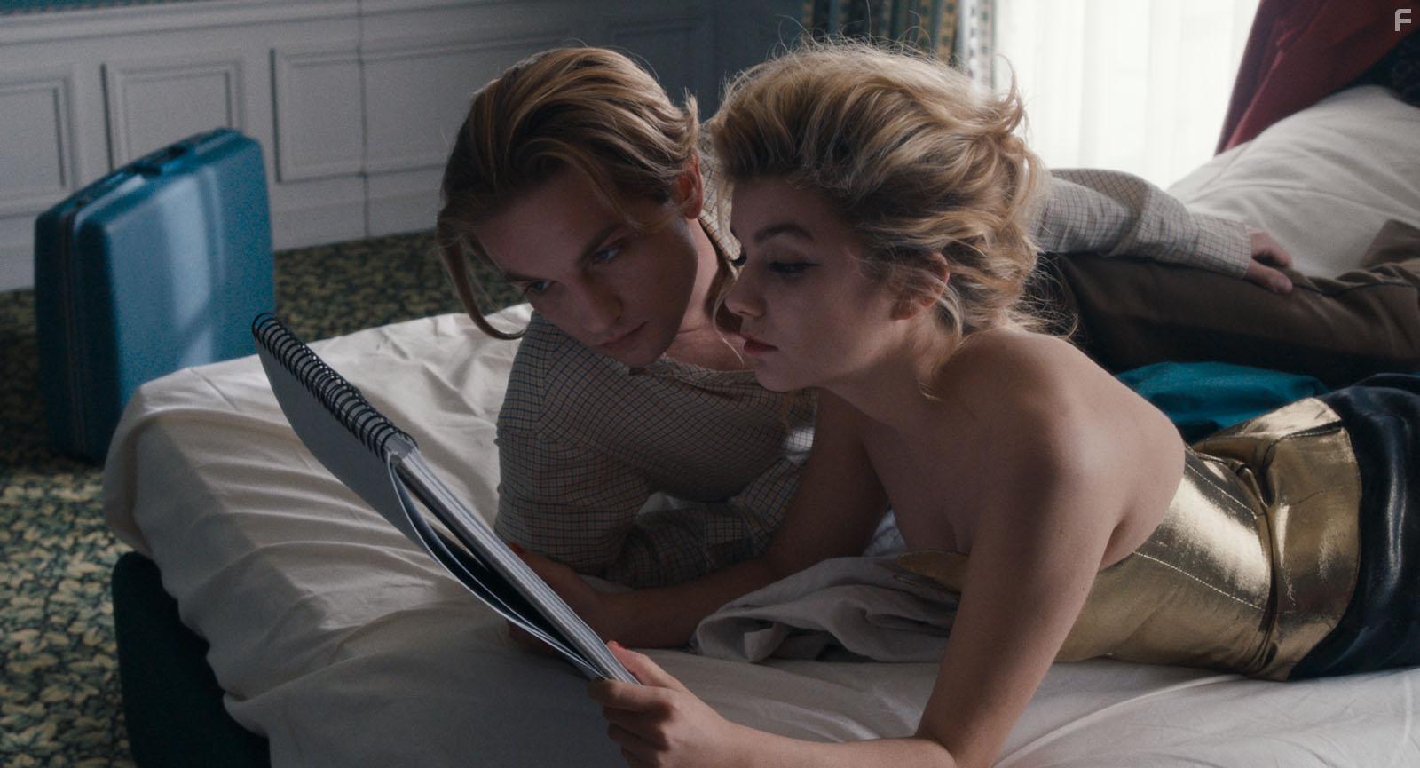 Galata Bellugi and Lukas Ionesco in Une jeunesse dore (2019)