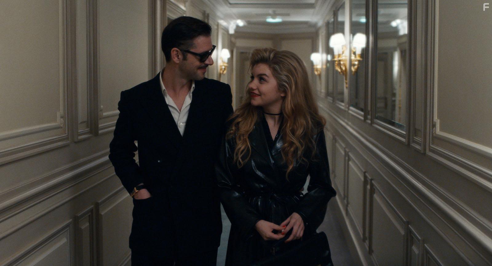 Melvil Poupaud and Galata Bellugi in Une jeunesse dore (2019)